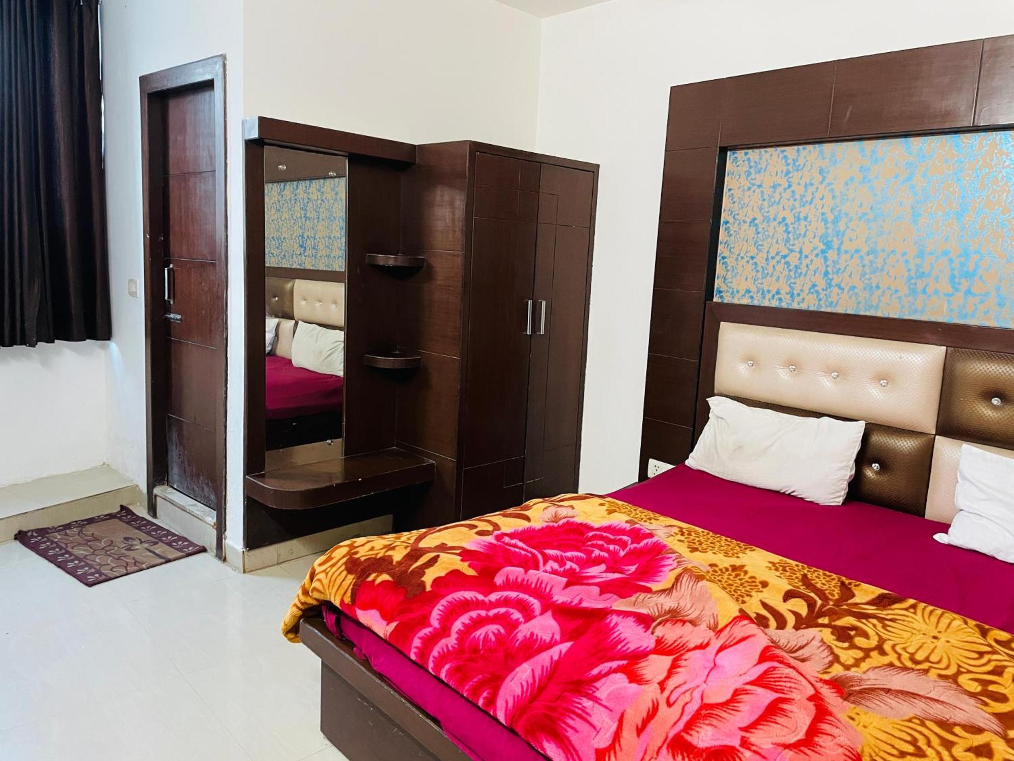 Hotel Bri Elite Nagla Dhīmar Εξωτερικό φωτογραφία
